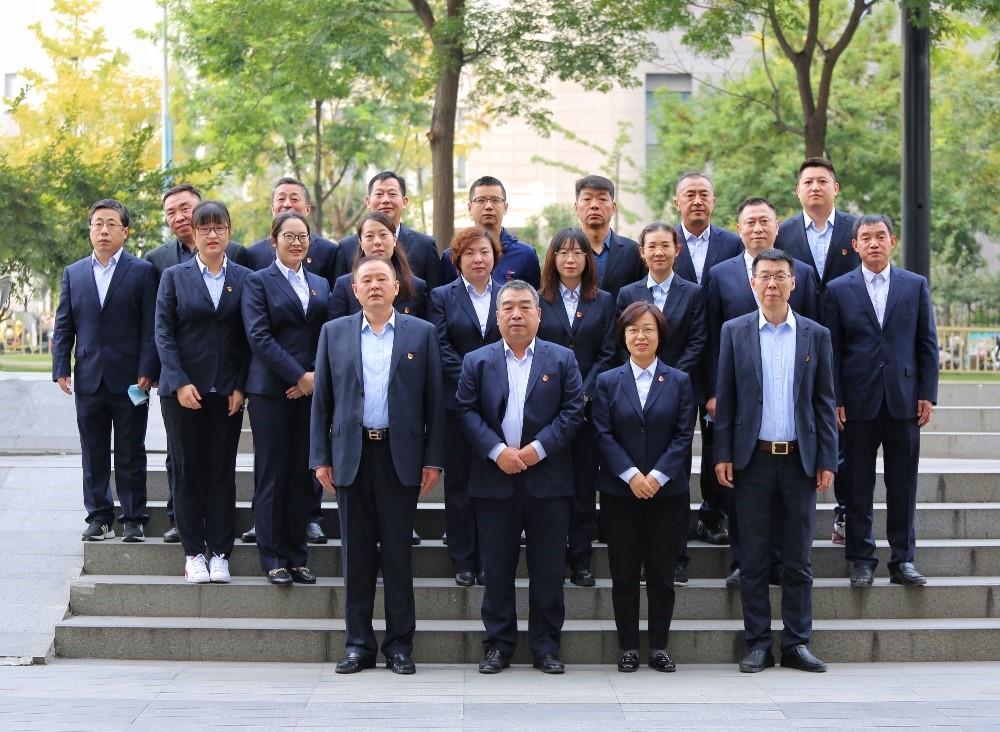 多元團隊凝合力，同舟共濟揚帆起